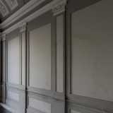 ...impreziosite da lesene e colonne con capitelli corinzi, che scandiscono in diverse cornici l�intero ambiente...